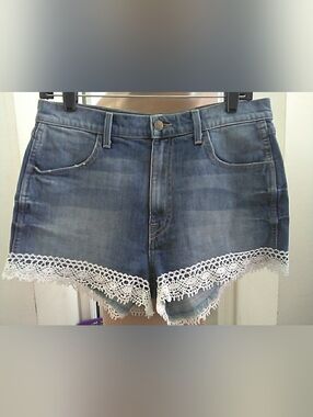 NWOT WILDFOX Denim Lace Trim Women’s Shorts - Blue SZ. 30 LITTLE DISTRESSED PKTS